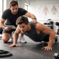 découvrez des astuces efficaces pour progresser en pompes et dépasser la stagnation après plusieurs mois d'entraînement. améliorez votre technique et votre endurance dès maintenant.