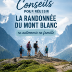 Famille en randonnée avec vue sur le Mont Blanc