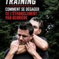 Femme pratiquant une technique de Krav Maga pour échapper à une prise arrière