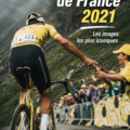 Des coureurs du Tour de France 2021 traversent un village pittoresque en France.