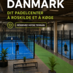 Joueur de padel en action sur un terrain à Roskilde
