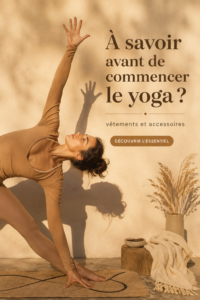 Femme pratiquant le yoga dans un espace lumineux, vêtue d'une tenue confortable.