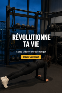Femme souriante contemplant l'horizon, évoquant le renouveau et la réinvention personnelle