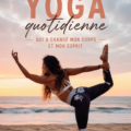 Femmes pratiquant le yoga dans un cadre serein, symbolisant l'harmonie corps-esprit