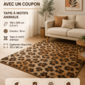 Tapis animal élégant dans un salon moderne, ajoutant une touche de chaleur à la décoration.