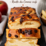 Un beau gâteau léger au Skyr et aux pommes sur une table