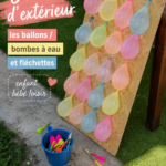 Enfants jouant avec des ballons à eau dans le jardin.
