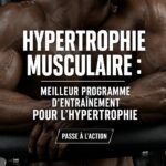 Femme s'entraînant avec des poids pour développer ses muscles par l'hypertrophie.