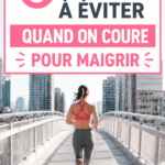 Femme courant dans un parc au lever du soleil pour perdre du poids.
