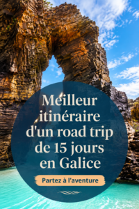 Un paysage côtier de la Galice avec des falaises et l'océan au loin