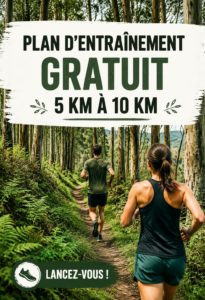Femme en train de courir en pleine nature avec le sourire, prête à relever le défi des 10 km.