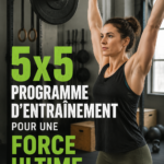 Femmes pratiquant la musculation avec un programme 5x5 en salle de sport.