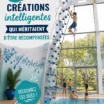 Femme courant dans un paysage naturel avec des accessoires sportifs créatifs