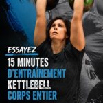 Femme s'entraînant avec une kettlebell pour un workout de 15 minutes