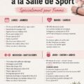 Femme souriante à la salle de sport, prête à commencer un entraînement adapté.