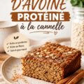 Gâteau protéiné à l'avoine et à la cannelle sur une assiette, prêt à être dégusté.