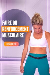 Femme faisant des exercices de renforcement musculaire à domicile