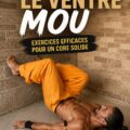 Femme souriante faisant des exercices de fitness pour tonifier son ventre