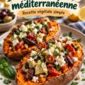 Bateaux de patate douce méditerranéens garnis de légumes et feta