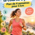 Femme souriante en train de courir dans un parc, représentant le plaisir de débuter la course à pied.