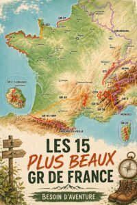 Un sentier de Grande Randonnée en pleine nature, avec des paysages magnifiques en arrière-plan.
