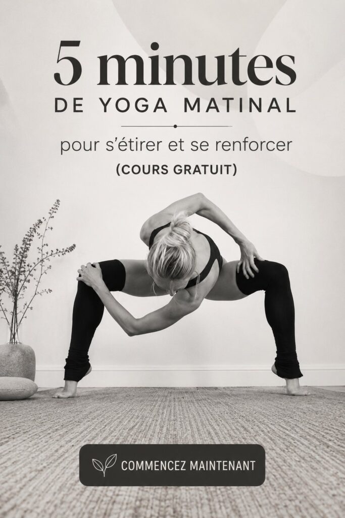 Femme réalisant un flow de yoga matinal apaisant dans un espace lumineux.